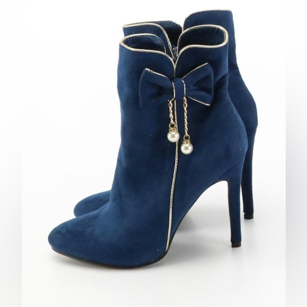 Ankle boots, blue, and gold with pearl chain